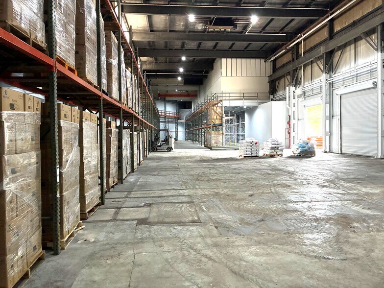 More Photos Of 121 Lincoln Ave, Rochester Manufacturing For Lease