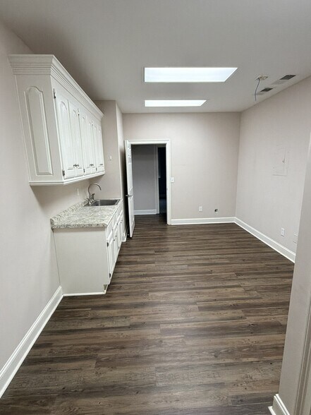 More Photos Of 3209 S Cherokee Ln, Woodstock Office For Lease