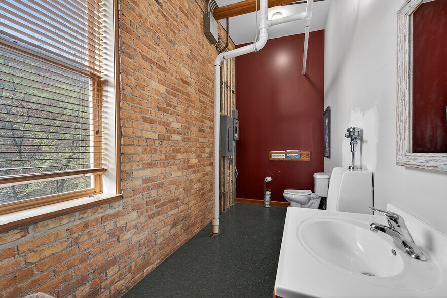 More Photos Of 510 College Ave, Racine Storefront Retail Office For Sale