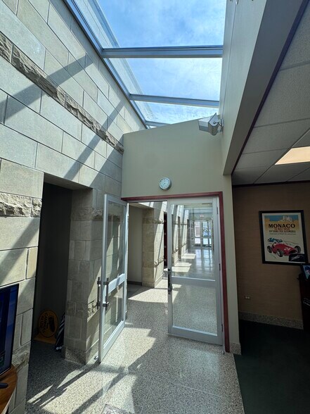 More Photos Of 1159 N Main St, Glendale Heights Office For Sale