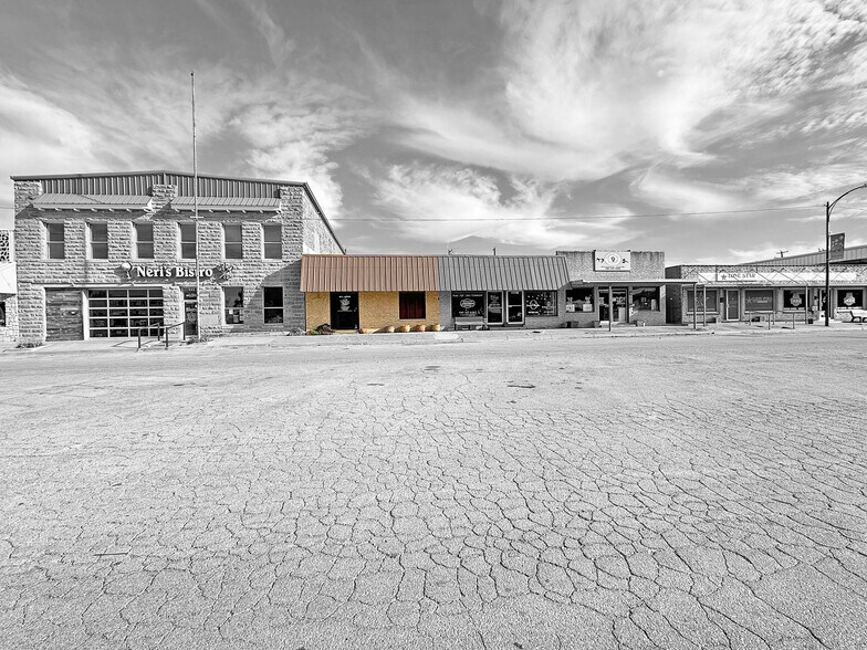 More Photos Of 115 Archer St, Jacksboro Office For Lease