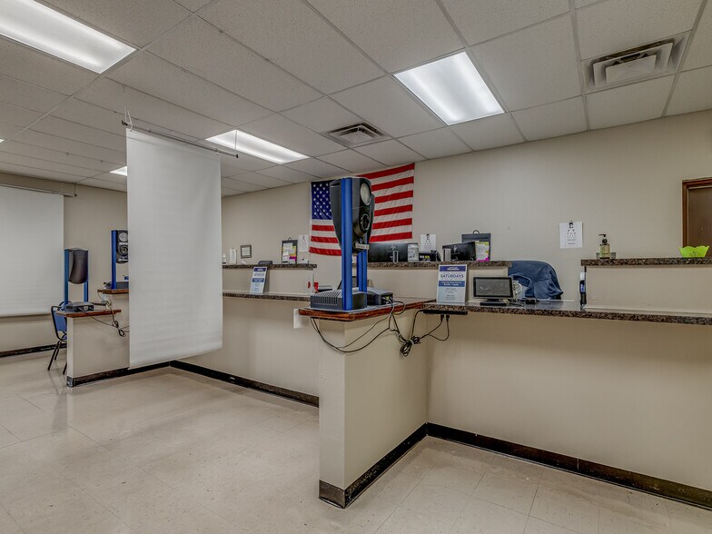 More Photos Of 430 N Berry Rd, Norman Medical For Sale