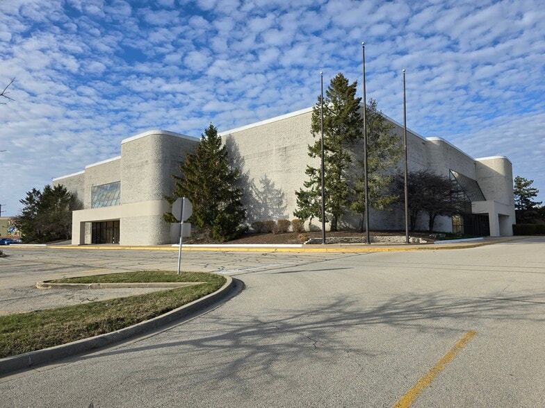 More Photos Of 3340 Mall Loop Dr, Joliet Department Store For Sale