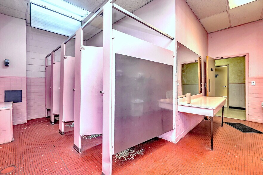 More Photos Of 560 Woodward Ave, New Haven Flex For Sale