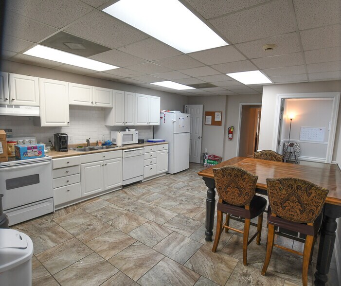 More Photos Of 2610 SW 6th St, Huntsville Warehouse For Lease