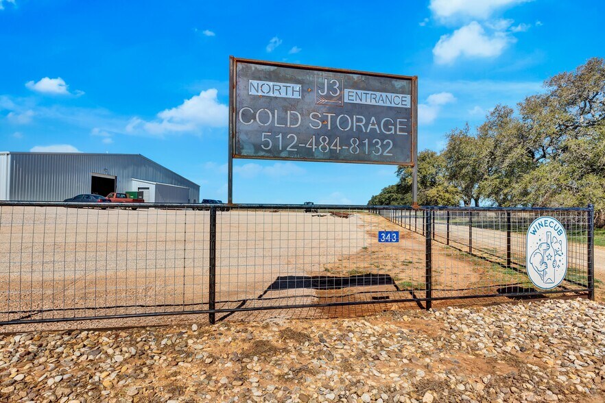 More Photos Of 343 Miracle Mile, Stonewall Warehouse For Lease
