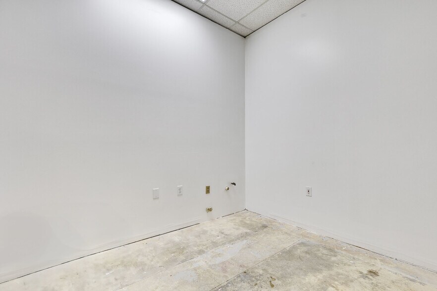 More Photos Of 2698 N University Dr, Fort Lauderdale Freestanding For Lease
