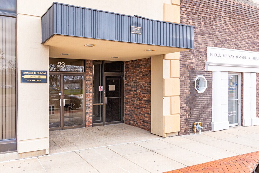 More Photos Of 23 W Jefferson St, Joliet Office For Sale