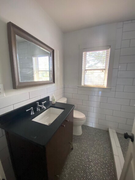 More Photos Of 1617 Ashley River Rd, Charleston Freestanding For Lease