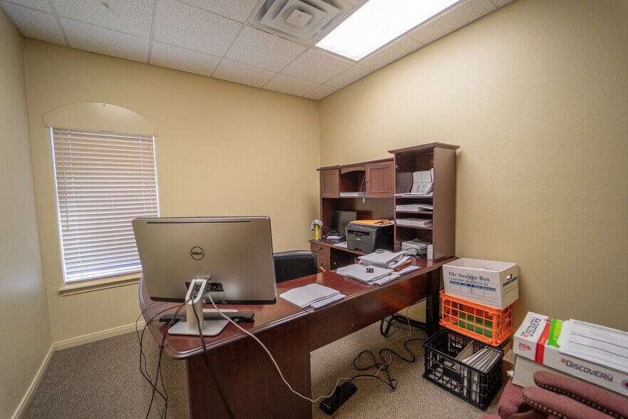 More Photos Of 5103 E Airline Rd, Victoria Office For Lease