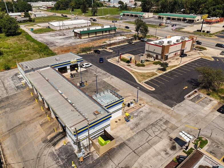 More Photos Of 419 N West Byp, Springfield Carwash For Sale