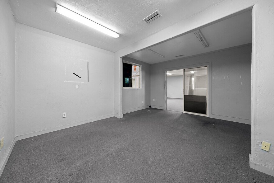 More Photos Of 4450 S Pine Ave, Ocala Warehouse For Sale