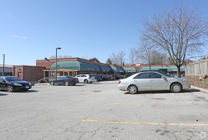 Primary Photo Of 1224 Dundas St W, Mississauga General Retail For Lease