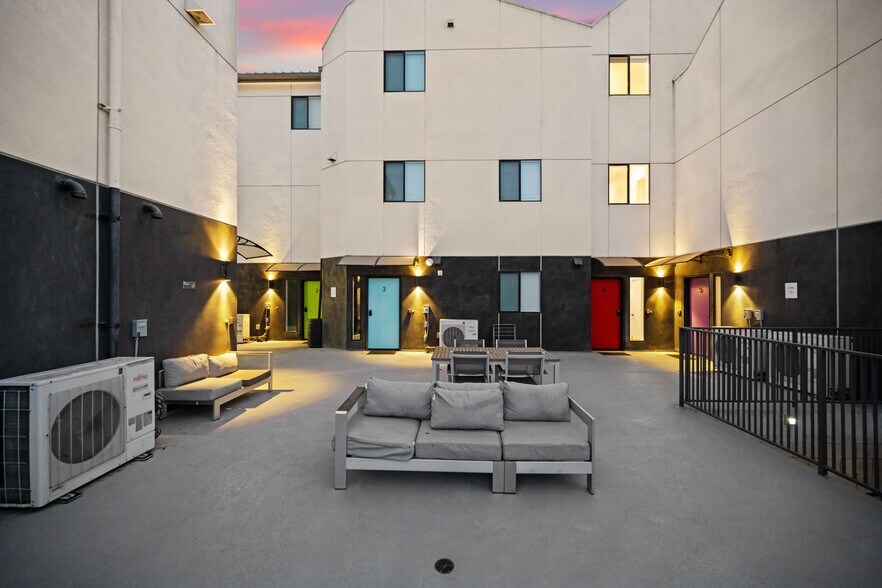 More Photos Of 2301 S Cloverdale Ave, Los Angeles Apartments For Sale
