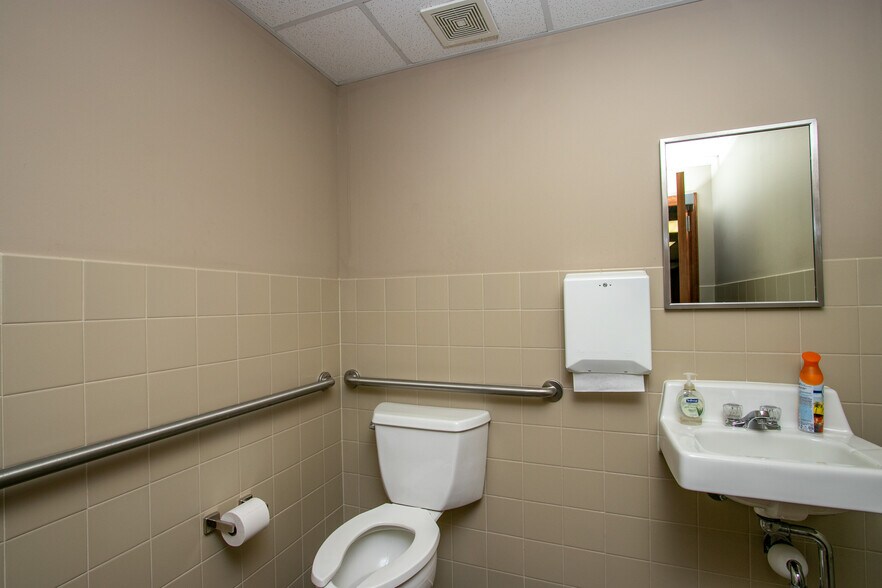 More Photos Of 4750 Granby Cir, Colorado Springs Bank For Sale