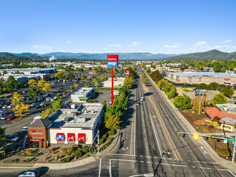 More Photos Of 250 NE Agness Ave, Grants Pass Restaurant For Sale
