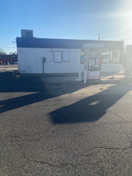 More Photos Of 584 Washington St, Attleboro Service Station For Sale
