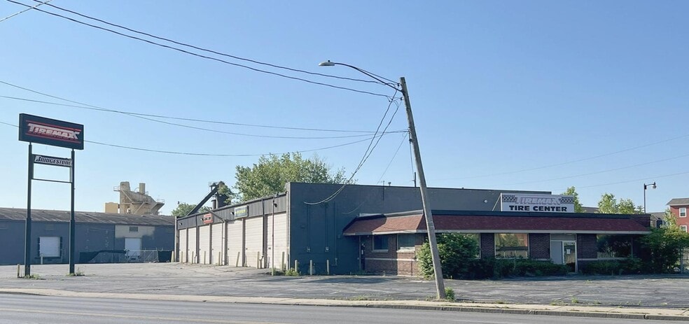 More Photos Of 2555 Dorr St, Toledo Service For Sale