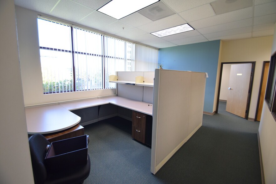 More Photos Of 920 SW Emkay Dr, Bend Office For Lease