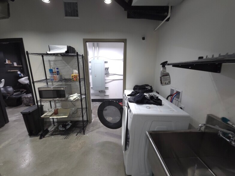 More Photos Of 7510 N Oak Trfy, Gladstone Apartments For Lease