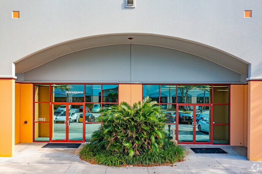 Primary Photo Of 3000-3044 N Commerce Pky, Miramar Warehouse For Lease