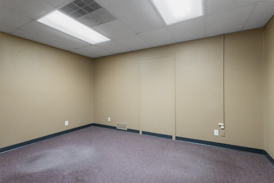 More Photos Of 421 S Beckham Ave, Tyler Medical For Lease