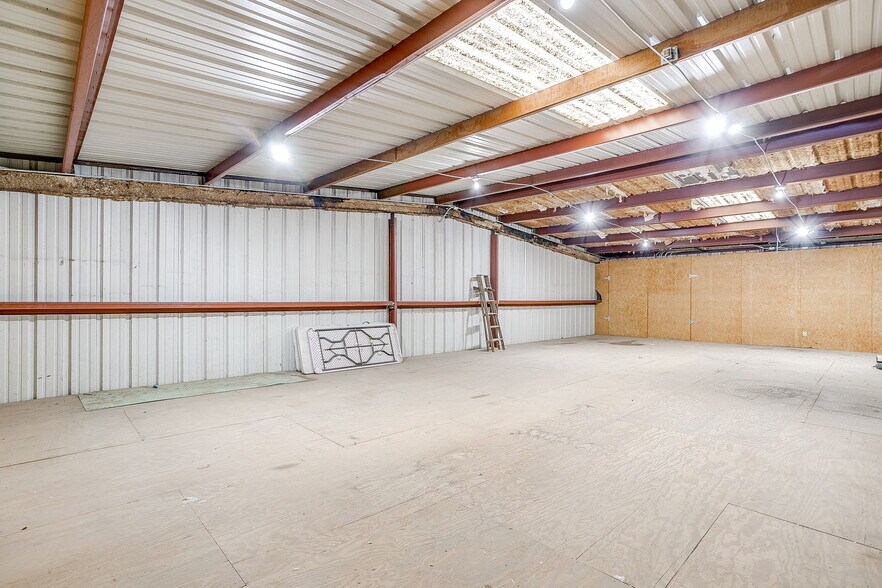 More Photos Of 1600 FM 3433, Newark Warehouse For Sale