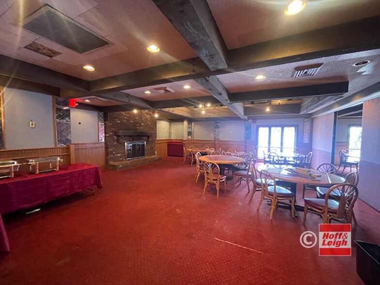 More Photos Of 335 S Main St, Munroe Falls Restaurant For Sale