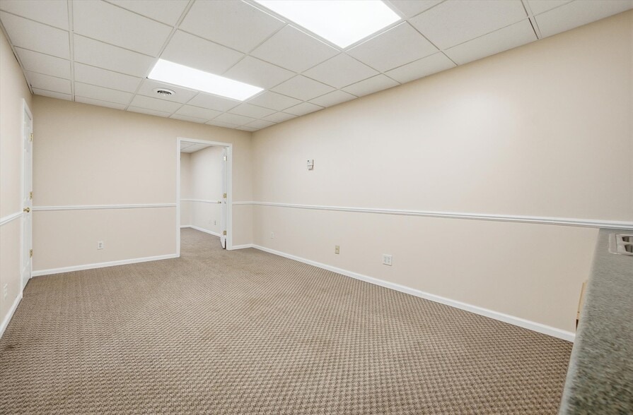 More Photos Of 20620 Burl Ct, Joliet Warehouse For Sale