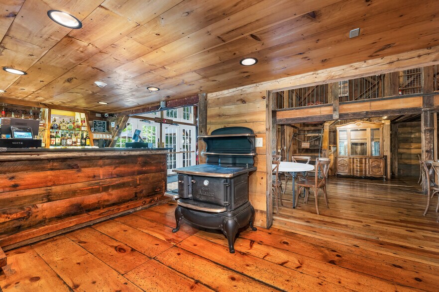 More Photos Of 521 Calef Hwy, Epping Specialty For Sale