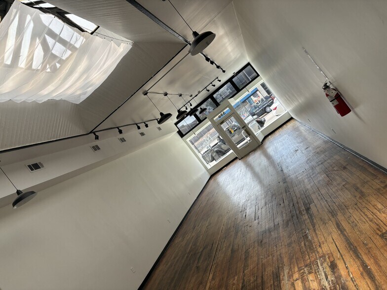 More Photos Of 348 S Main St, Memphis Storefront For Lease