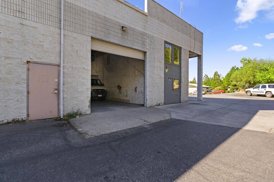 More Photos Of 110 Spring Hill Dr, Grass Valley Manufacturing For Sale