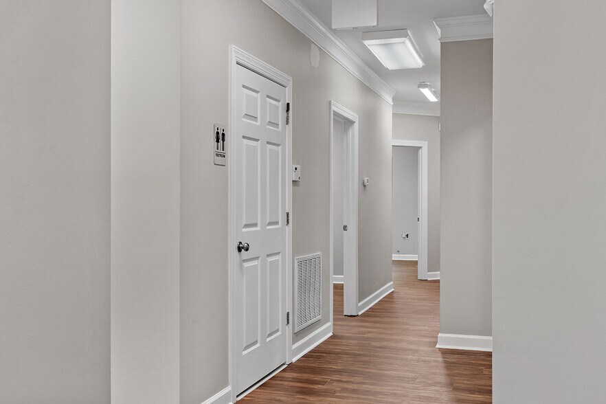 More Photos Of 6501 Creedmoor Rd, Raleigh Office Residential For Lease