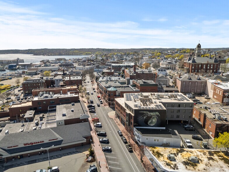 More Photos Of 206 Main St, Gloucester Apartments For Lease