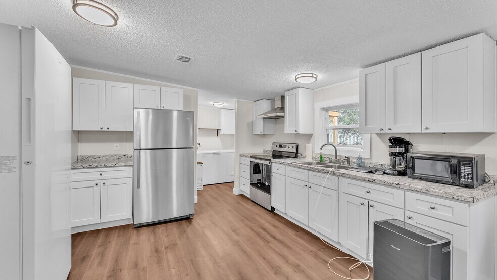 More Photos Of 705 Jerry Smith Rd, Dover Light Manufacturing For Sale