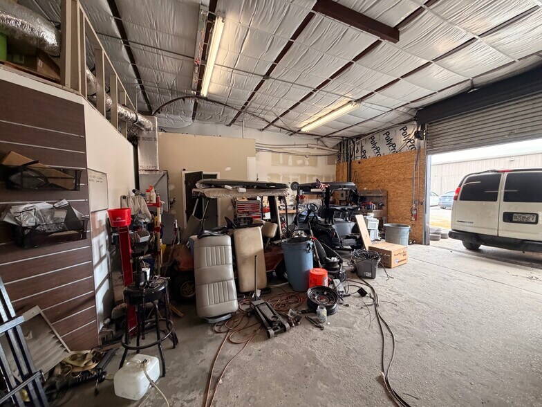 More Photos Of 904 Jan-Mar Ct, Clermont Flex For Lease