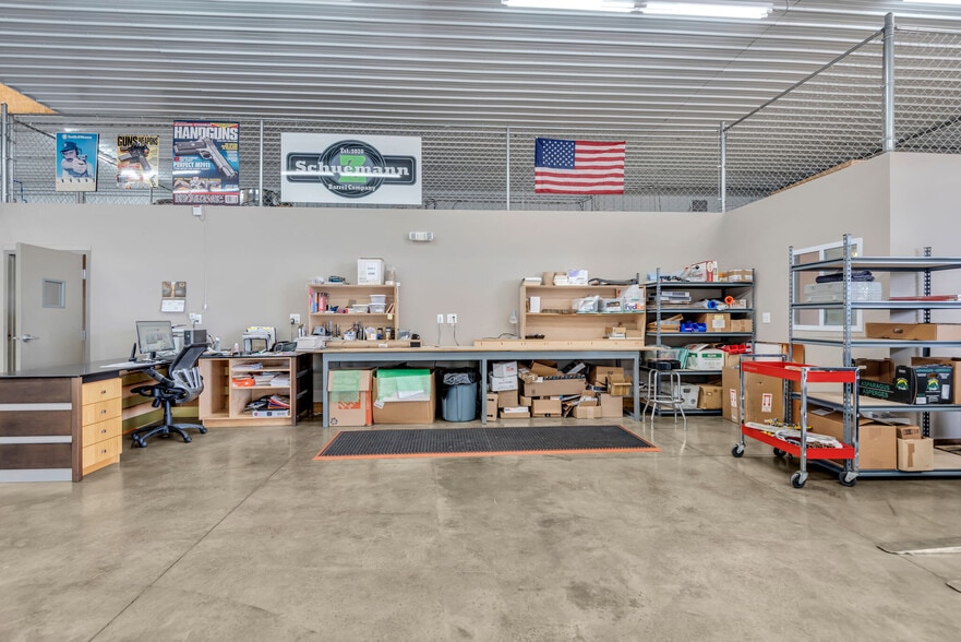 More Photos Of 1052 Debolt Ln, Centerville Manufacturing For Sale