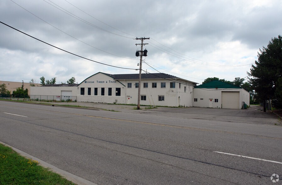 More Photos Of 1258 Rochester Rd, Troy Warehouse For Lease