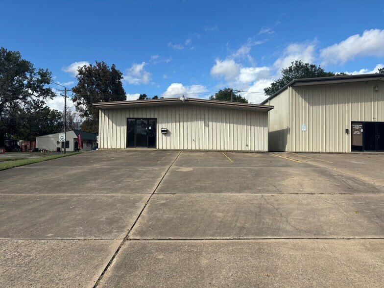 More Photos Of 403 Vine St, Van Buren Unknown For Lease