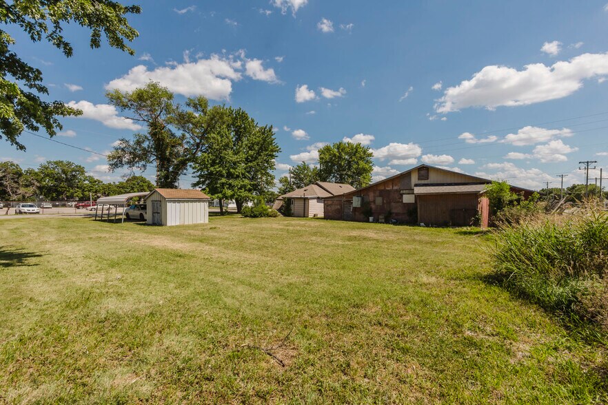 More Photos Of 1610 W 6th Ave, El Dorado General Retail For Sale