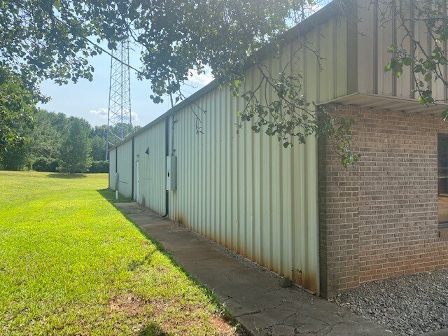 More Photos Of 16 Sentell Rd, Greenville Light Distribution For Sale