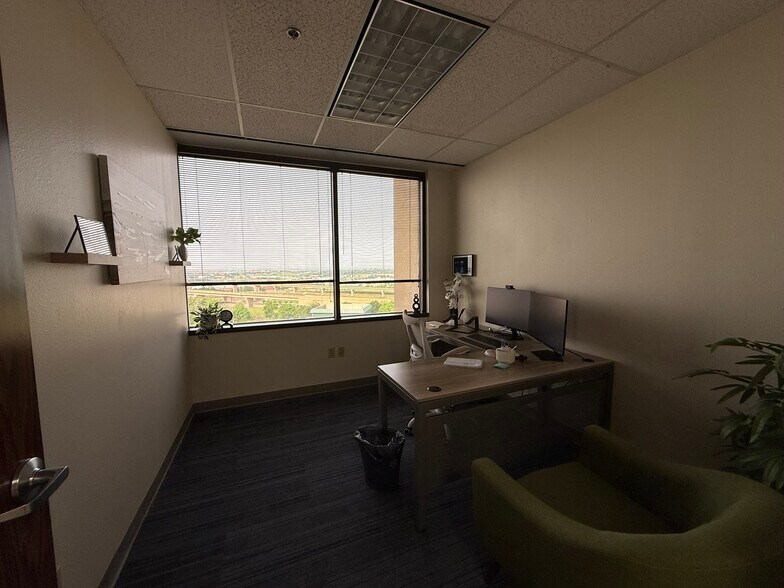 More Photos Of 4100 International Plz, Fort Worth Office For Lease