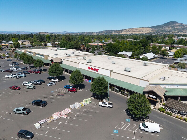 More Photos Of 870-1132 Biddle Rd, Medford Freestanding For Lease