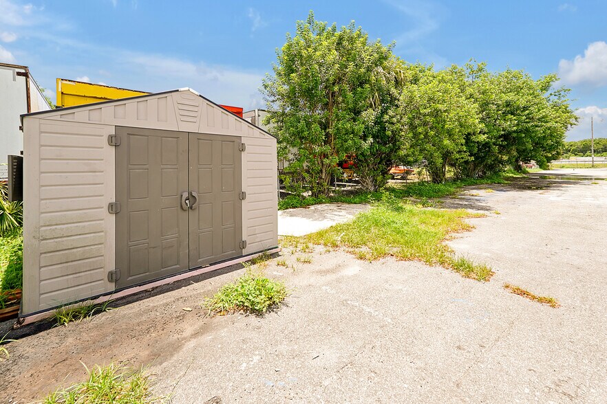 More Photos Of 11435 Rocket Blvd, Orlando Warehouse For Lease