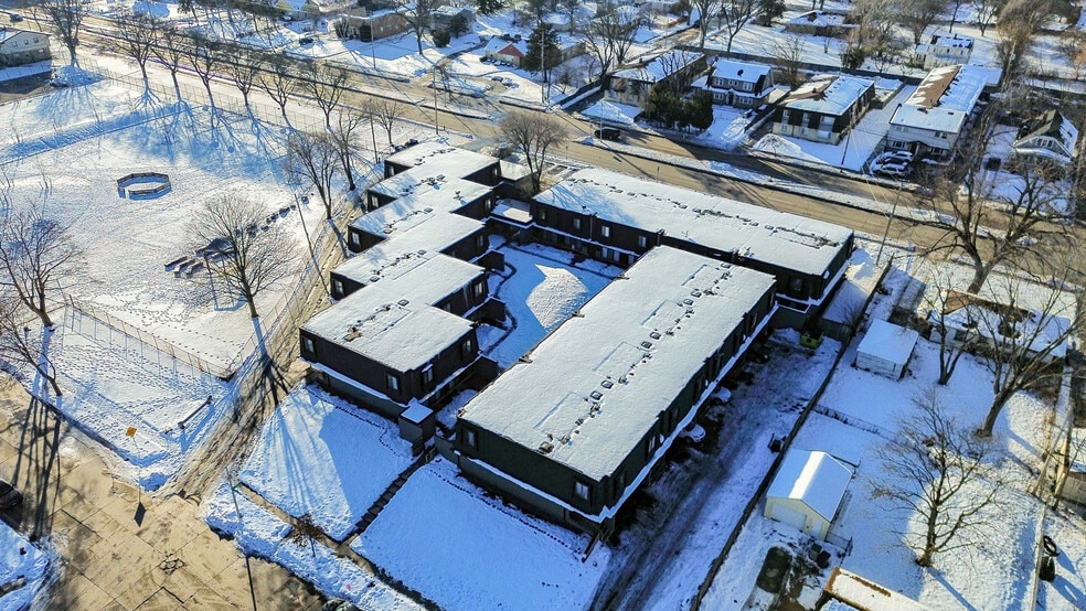 Primary Photo Of 6972 N 43rd St, Milwaukee Apartments For Sale