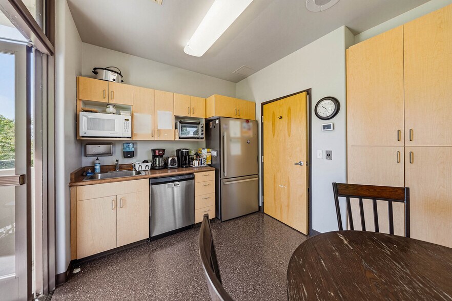More Photos Of 3156 State St, Medford Medical For Sale