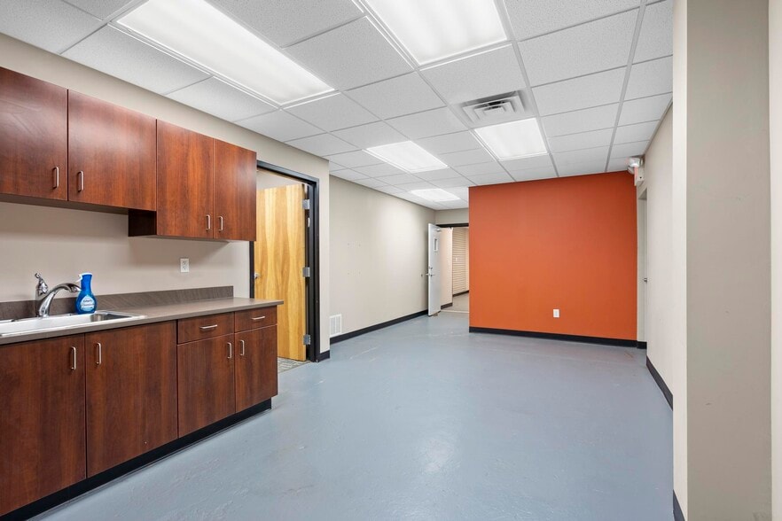 More Photos Of 1006 Ash St, Eudora Loft Creative Space For Lease