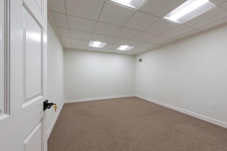 More Photos Of 814 Madison Ave, Covington Office Residential For Lease