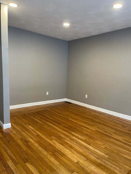 More Photos Of 196 Cottage St, Pawtucket Office For Lease