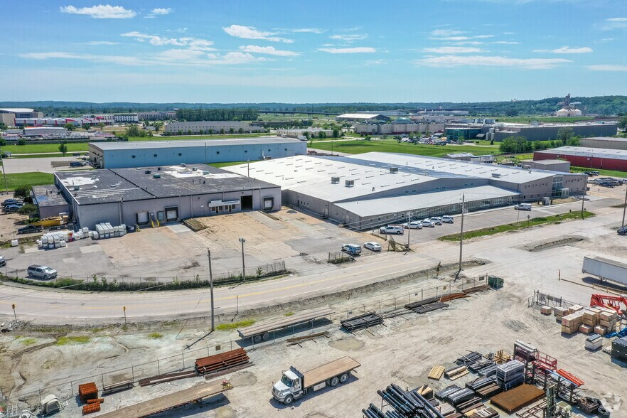 More Photos Of 3211 Nebraska Ave, Council Bluffs Warehouse For Lease